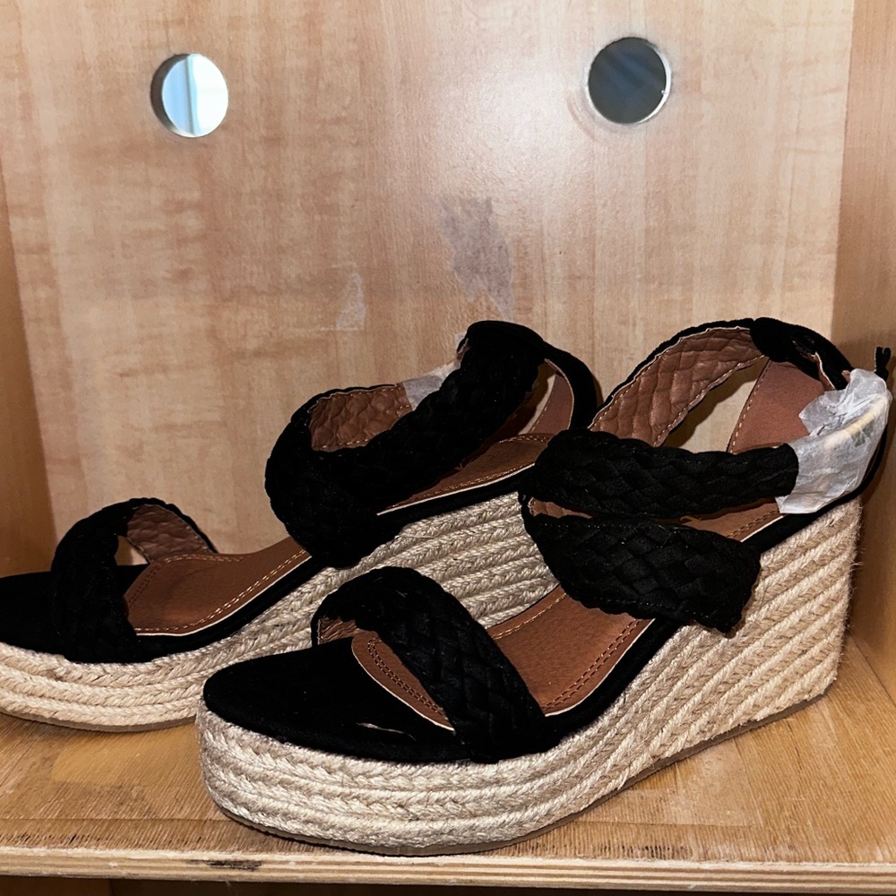 Black platforms